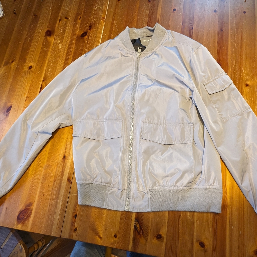 Almost new men's light bomber jacket.